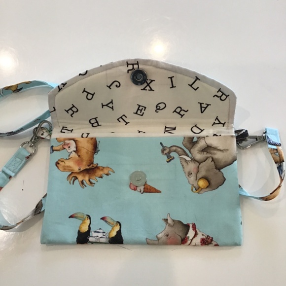 Lulii Blu, Childs Purse with Dancing Animals, - Picture 2 of 3